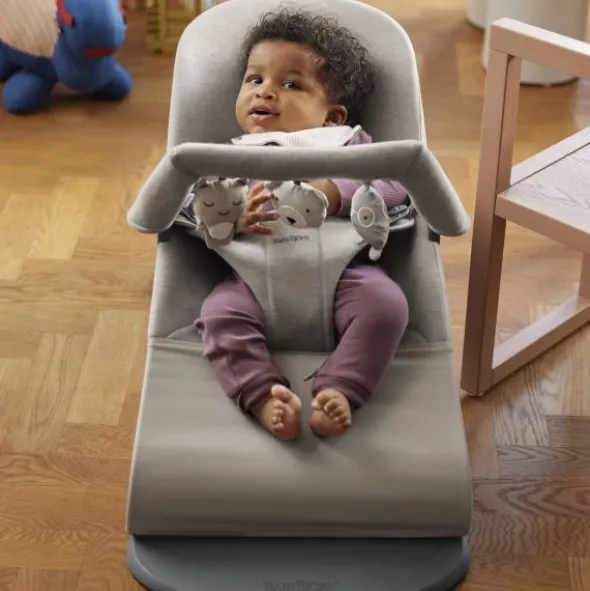BabyBjörn Speelboog voor Wipstoeltje - Knuffelvriendjes - Neutrale Kleuren