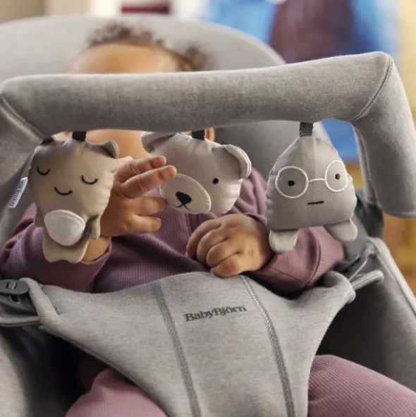 BabyBjörn Speelboog voor Wipstoeltje - Knuffelvriendjes - Neutrale Kleuren