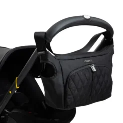 Deze Doona Essential Luiertas Nitro Black is een praktische tas waar je goed mee voor de dag kunt komen. ✓Laagste Prijsgarantie
