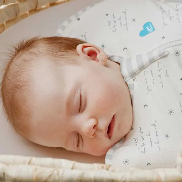 Love to Dream Inbakerslaapzak - Swaddle Up™ - 3-6 Maanden - Wit met Tekst