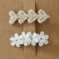 Ootje Kadootje Kant Bloem Haarclip Goud / Wit